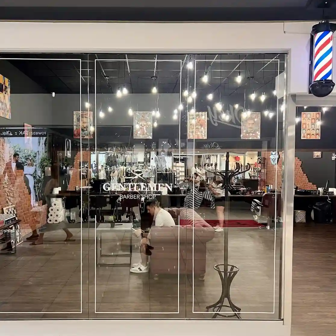 Wnętrze salonu Gentlemen Barber Shop w MULTIVO Radom